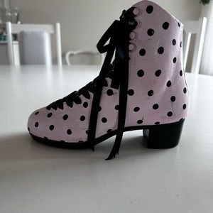 Hand painted skates (knebli)